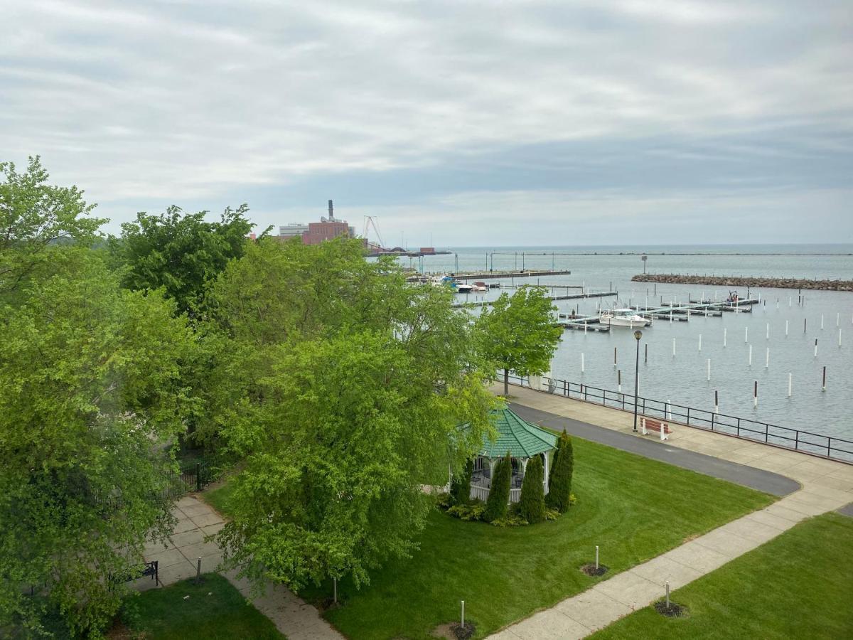 Clarion Hotel Conference Center On Lake Erie Dunkirk Esterno foto