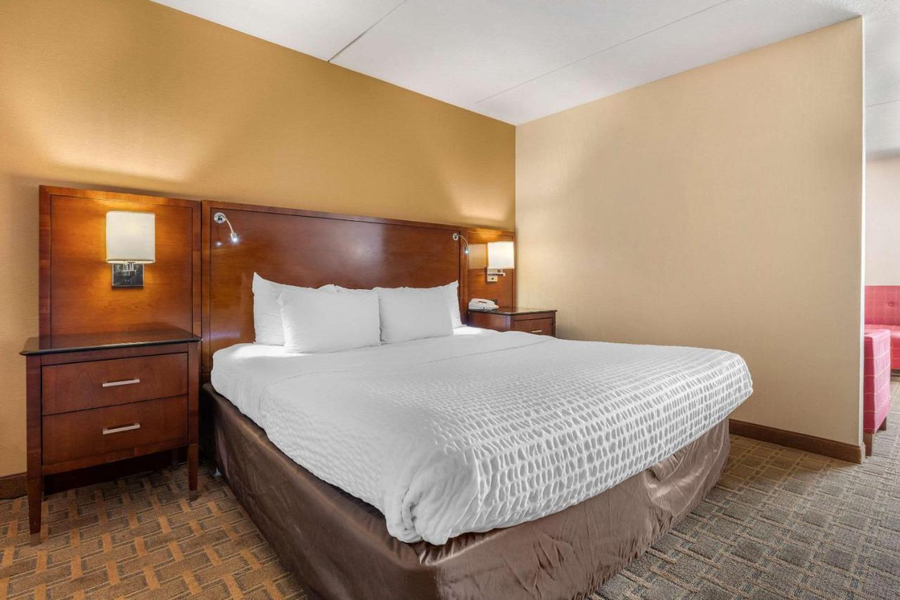 Clarion Hotel Conference Center On Lake Erie Dunkirk Esterno foto