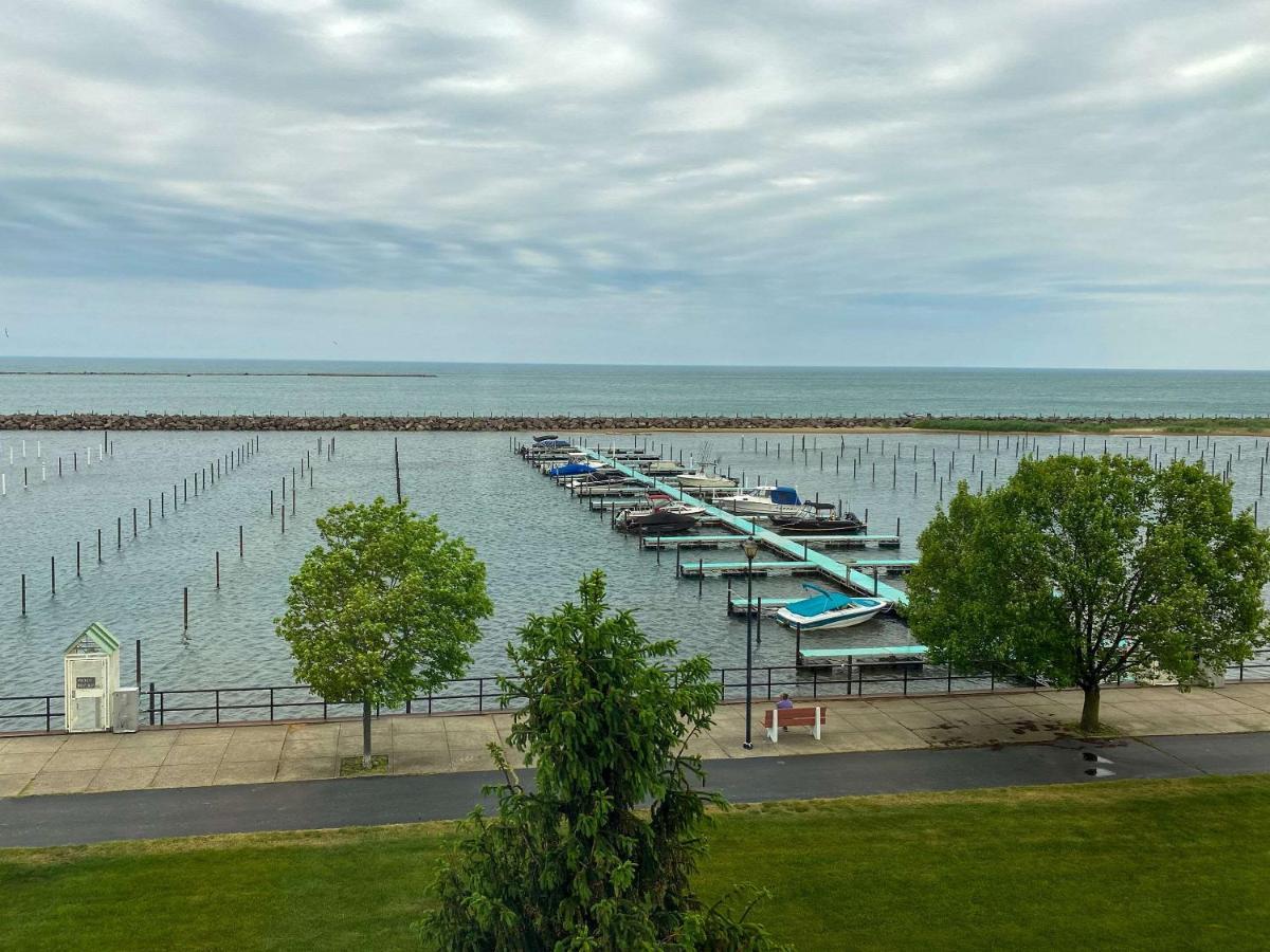 Clarion Hotel Conference Center On Lake Erie Dunkirk Esterno foto