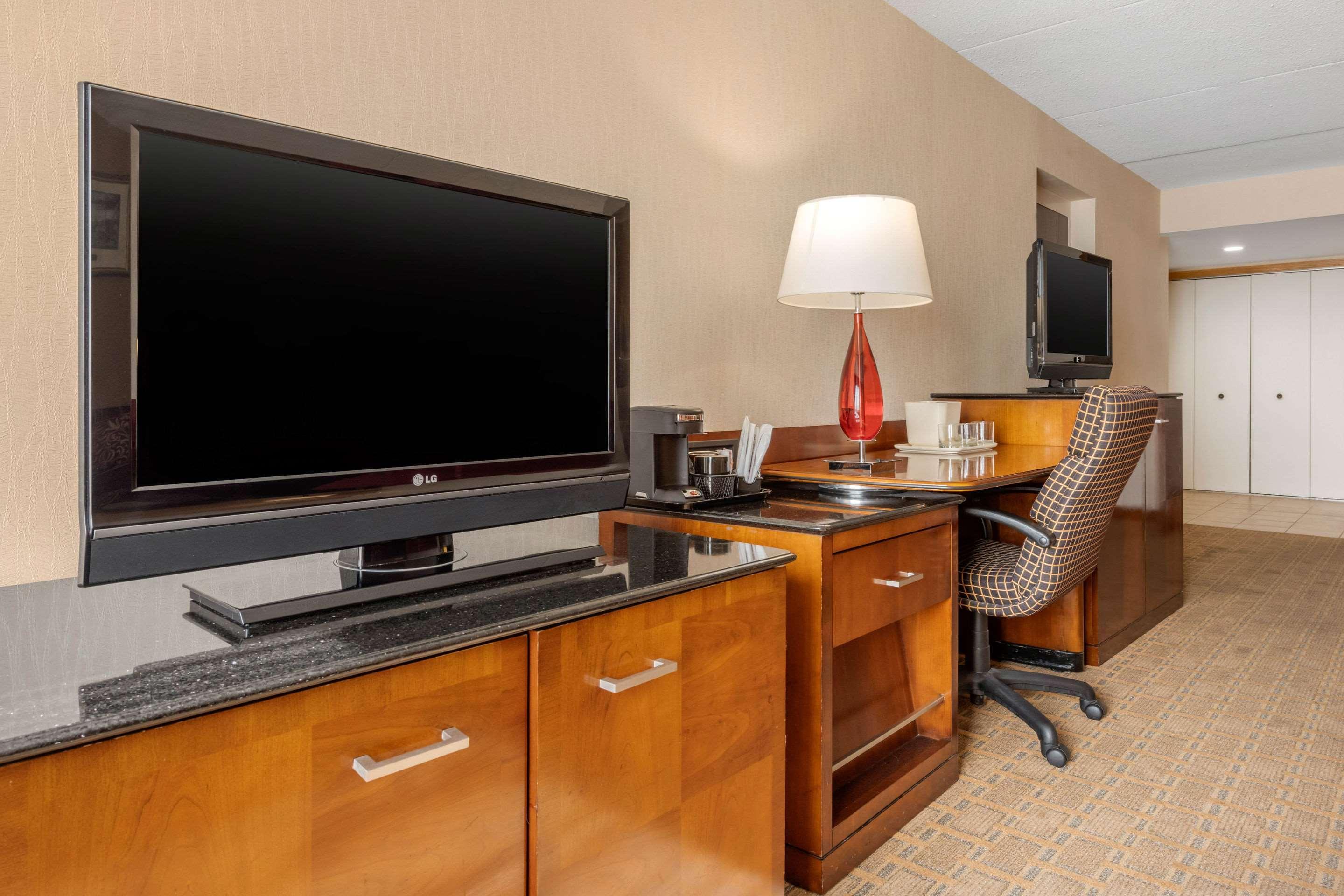 Clarion Hotel Conference Center On Lake Erie Dunkirk Esterno foto