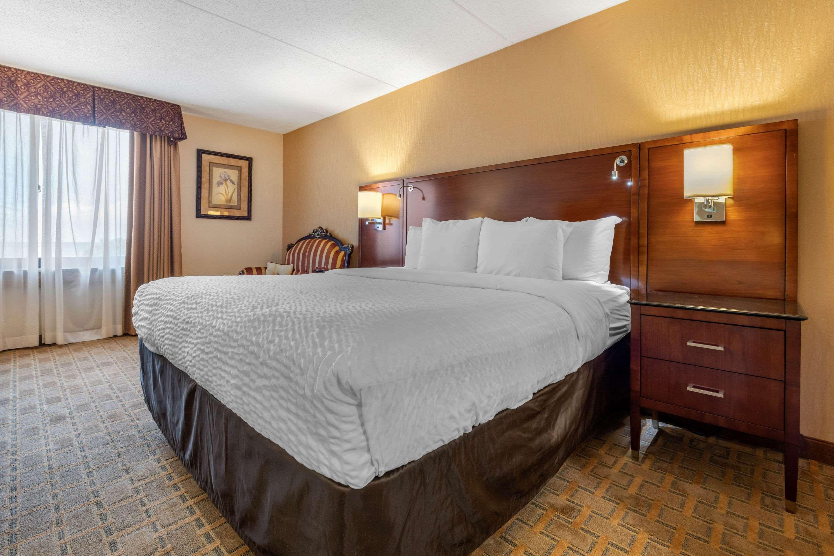 Clarion Hotel Conference Center On Lake Erie Dunkirk Esterno foto