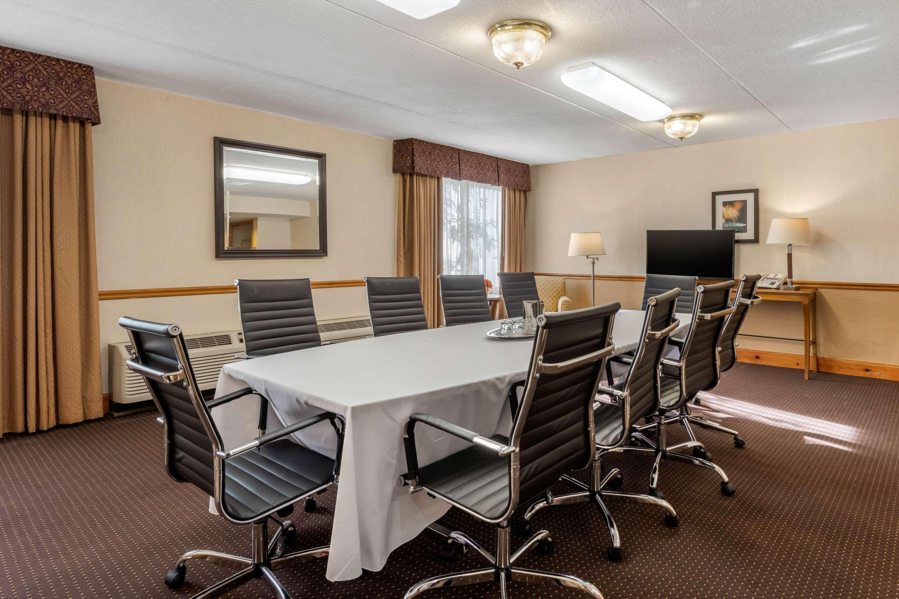 Clarion Hotel Conference Center On Lake Erie Dunkirk Esterno foto