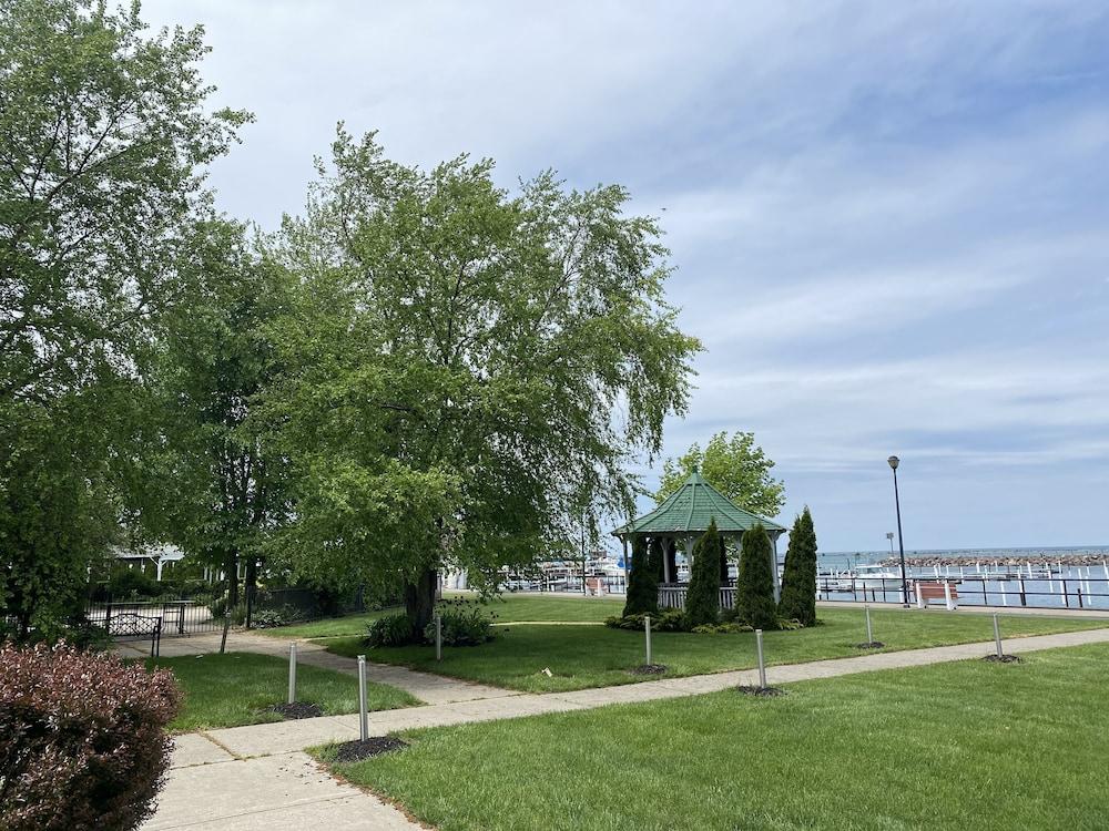 Clarion Hotel Conference Center On Lake Erie Dunkirk Esterno foto