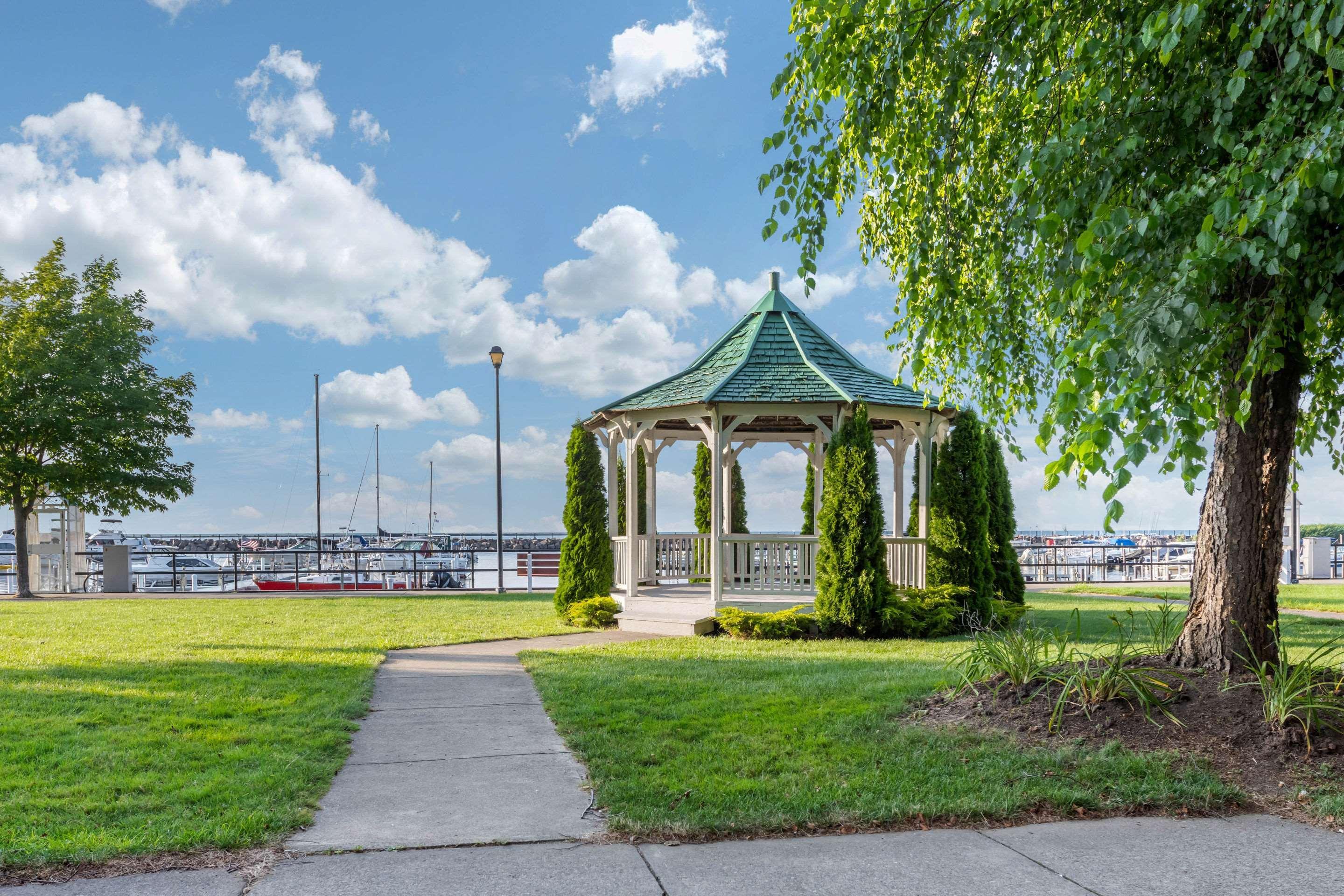 Clarion Hotel Conference Center On Lake Erie Dunkirk Esterno foto