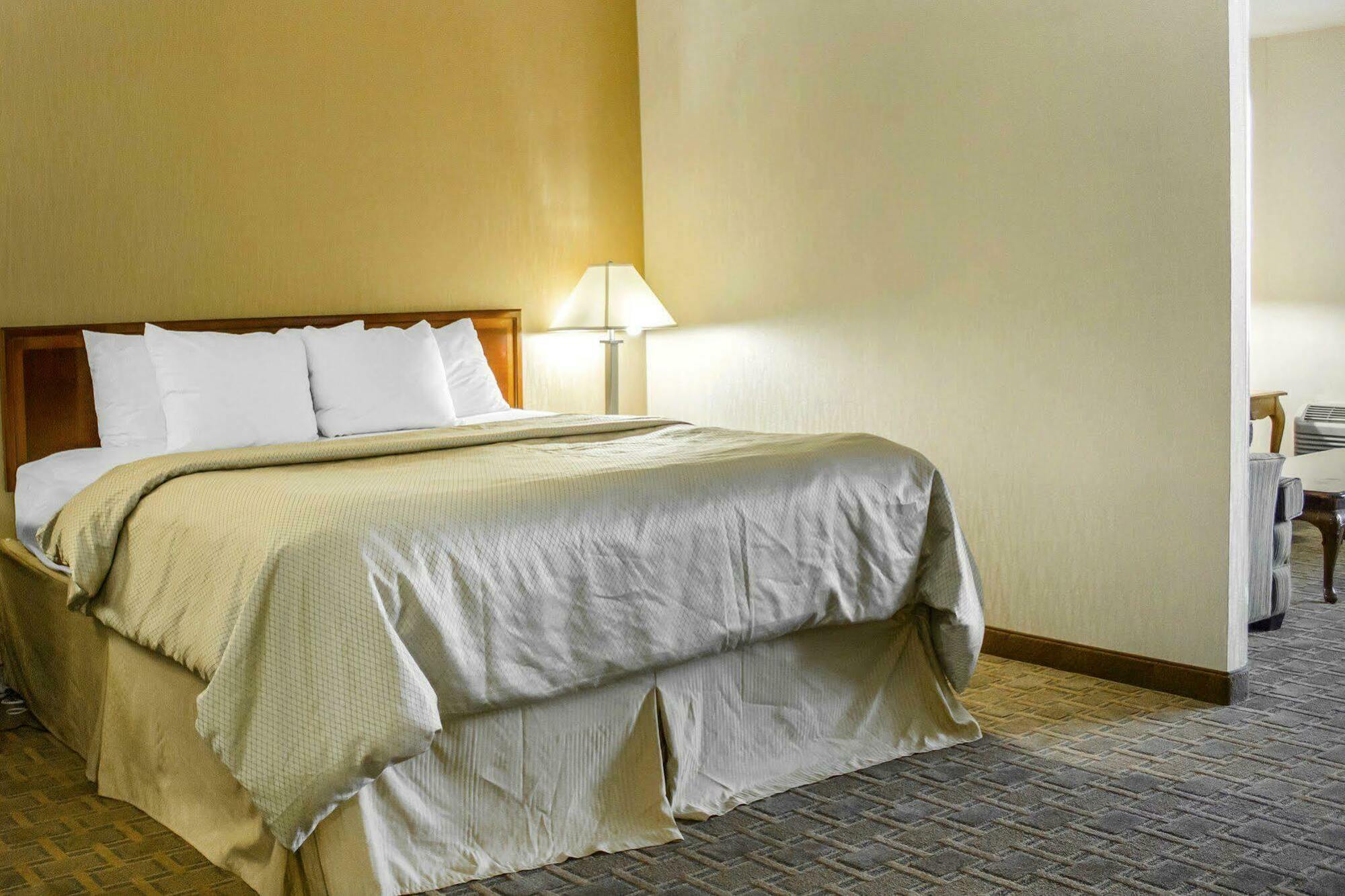 Clarion Hotel Conference Center On Lake Erie Dunkirk Esterno foto