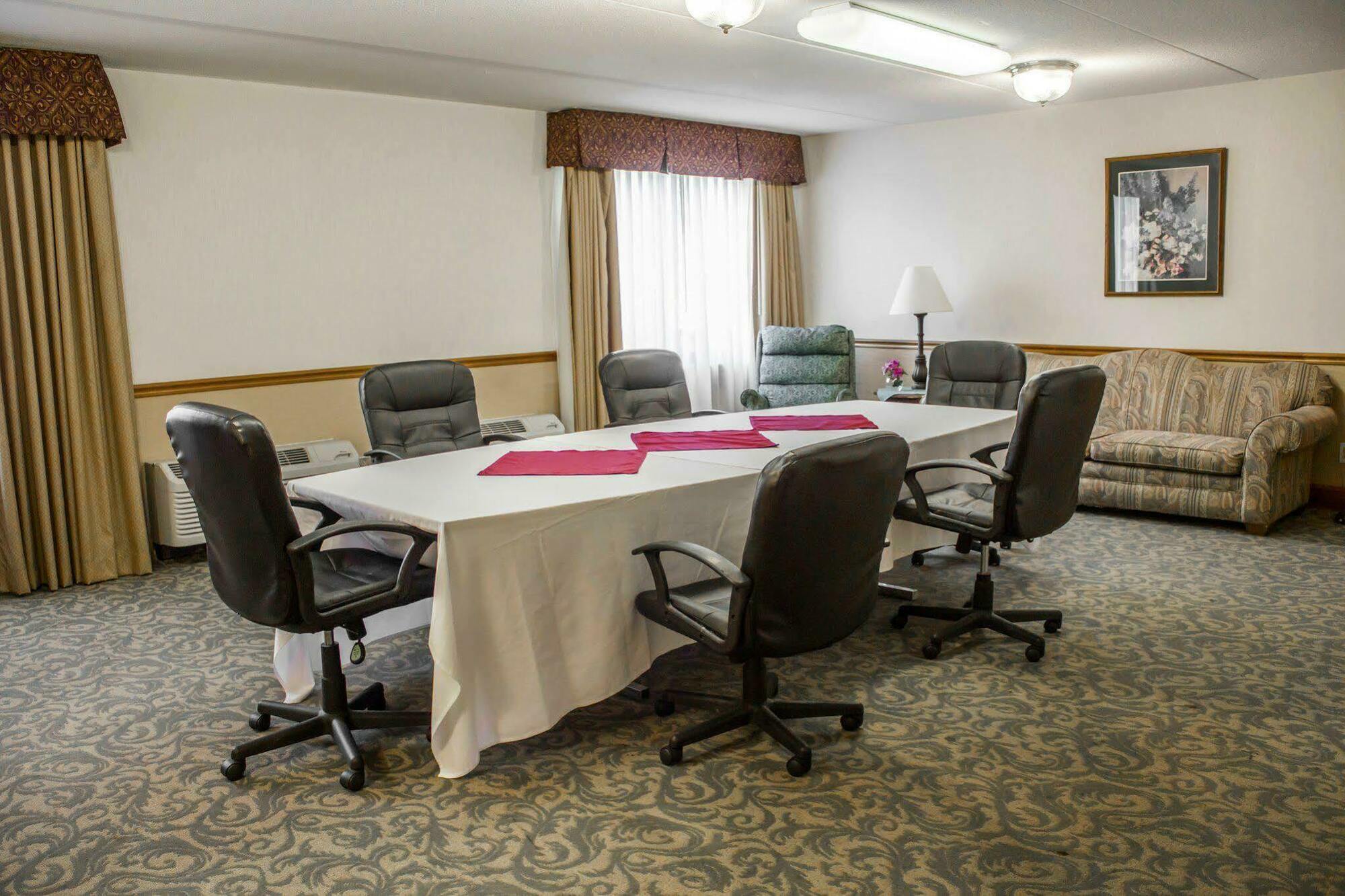 Clarion Hotel Conference Center On Lake Erie Dunkirk Esterno foto